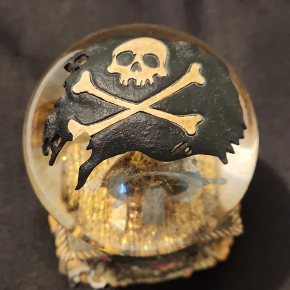 WALT DISNEY PIRATES ☠️ OF THE CARIBBEAN SNOW GLOBE. SKELETON SHIP WHEEL GLITTER - Picture 8 of 10